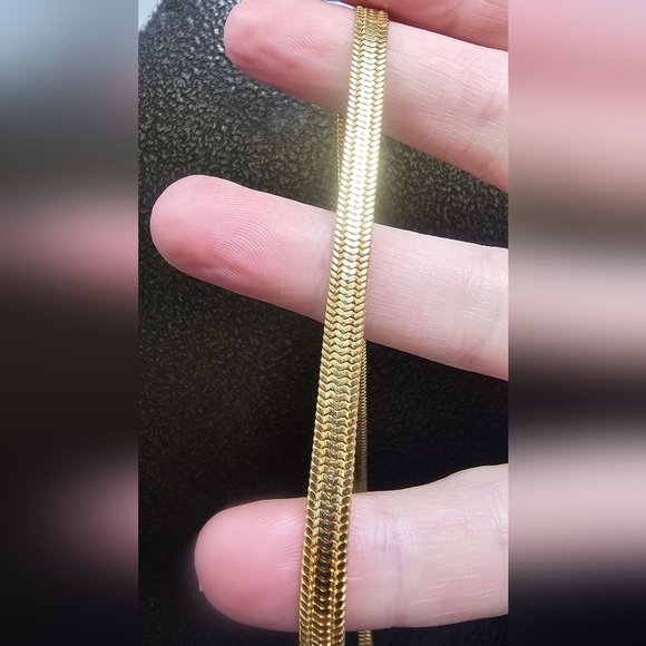 VTG Monet Gold Plated Flat Herringbone 16” Chocker Collar Chain Necklace Signed - Picture 4 of 10